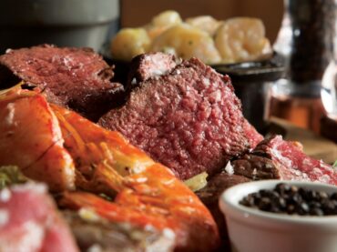 Tomahawk Steakhouse food