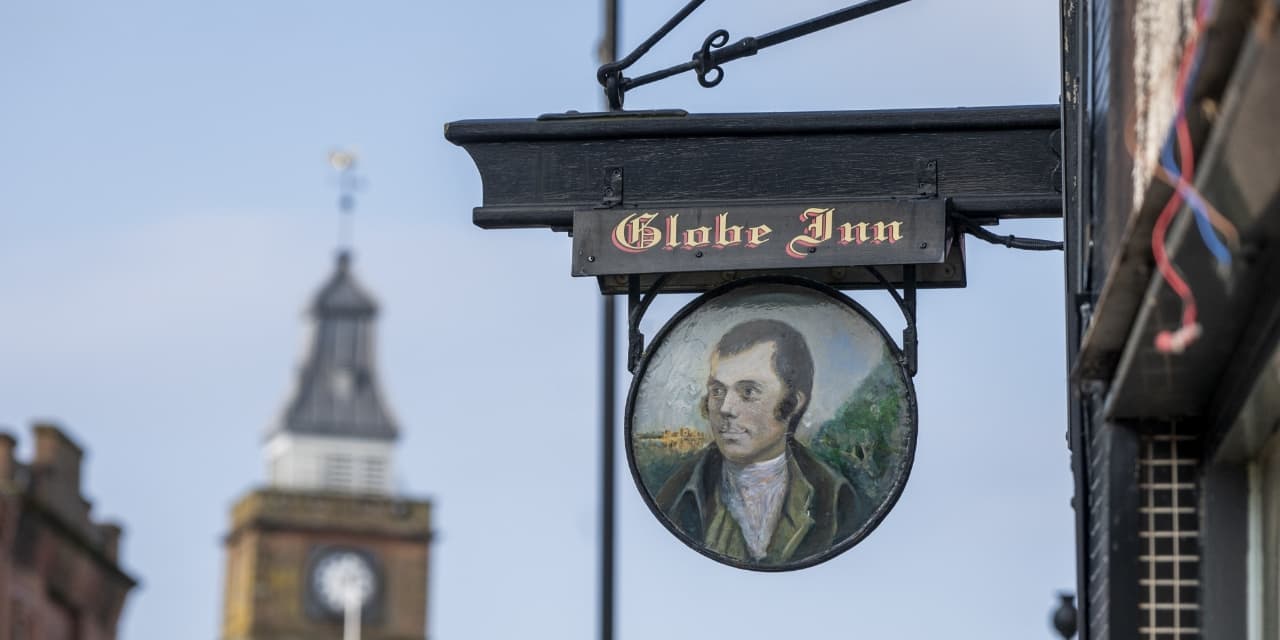 The Globe Inn signage
